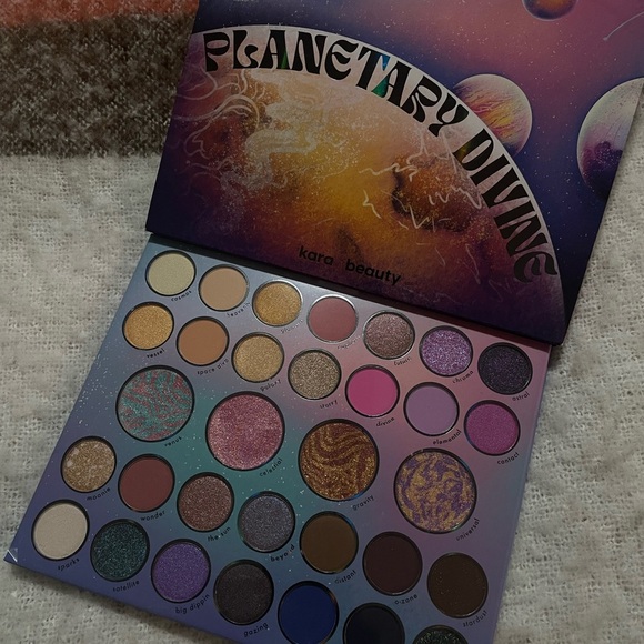 Planetary Divine Eyeshadow Palette - Picture 1 of 1